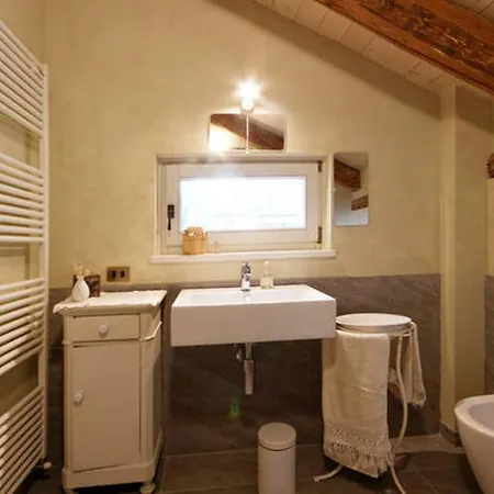 Guest House Cascina Belsito Биелла